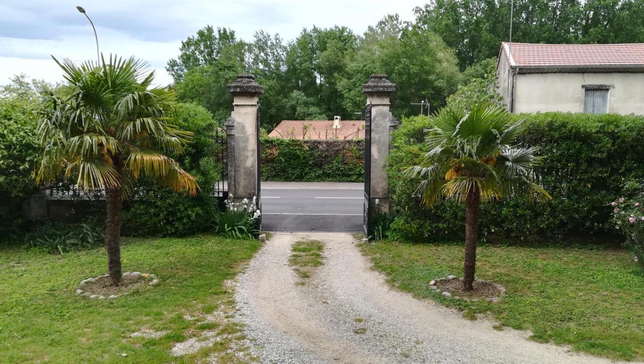 Les Palmiers Bed & Breakfast Mauves Bagian luar foto